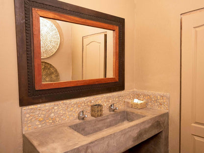 Gwango Elephant Lodge, Tree Top Villa, Sepia Tones, Bathroom