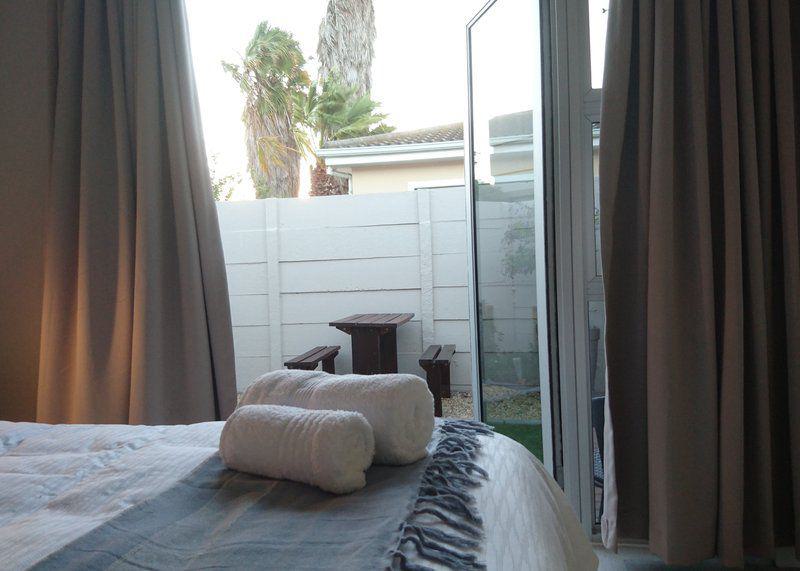 Unsaturated, Palm Tree, Plant, Nature, Wood, Bedroom, Hamilton Garden Suites, Parklands, Blouberg