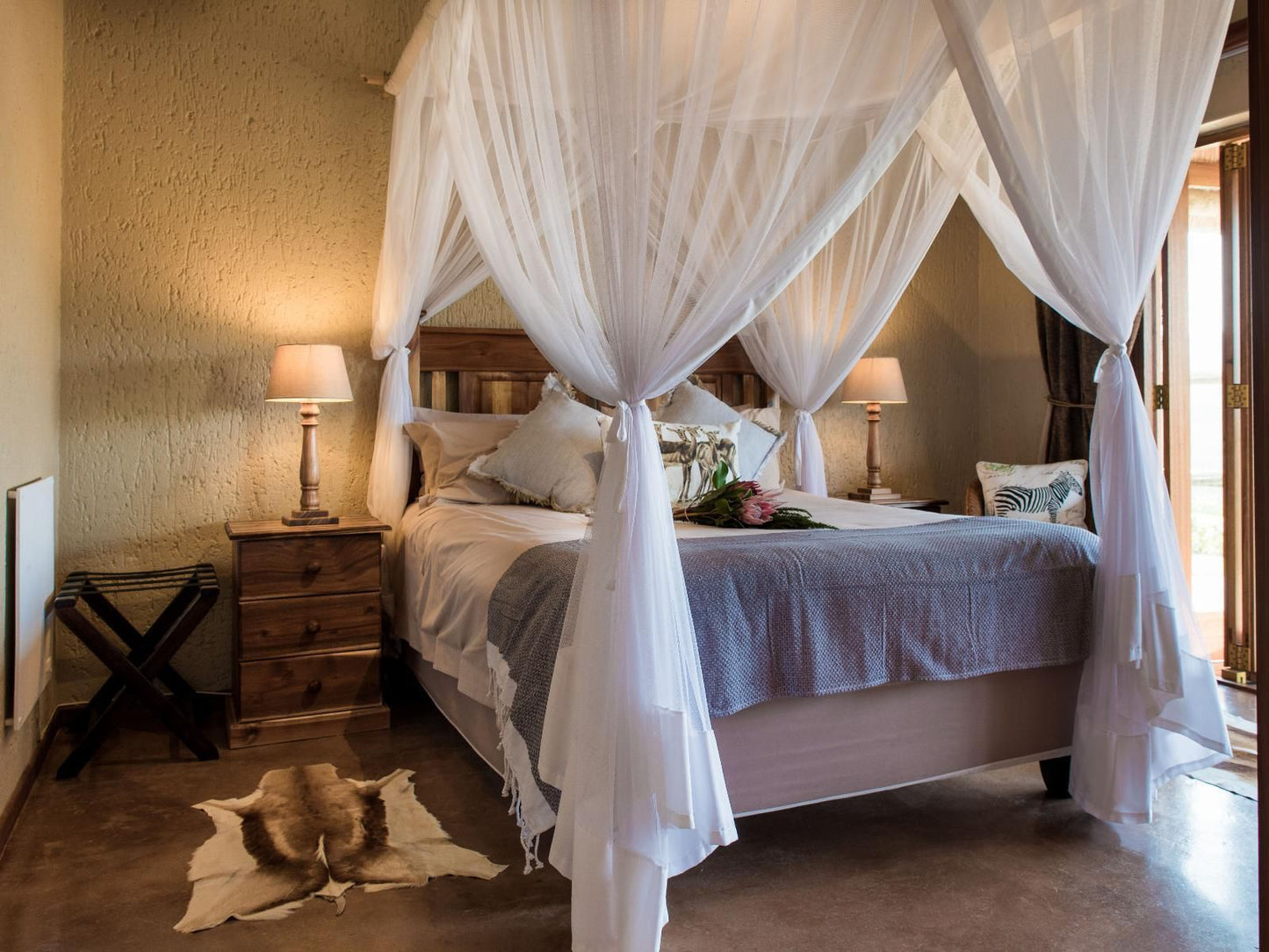 Hartenbos Private Game Lodge, Luxury Family Tent 4 persons, Bedroom