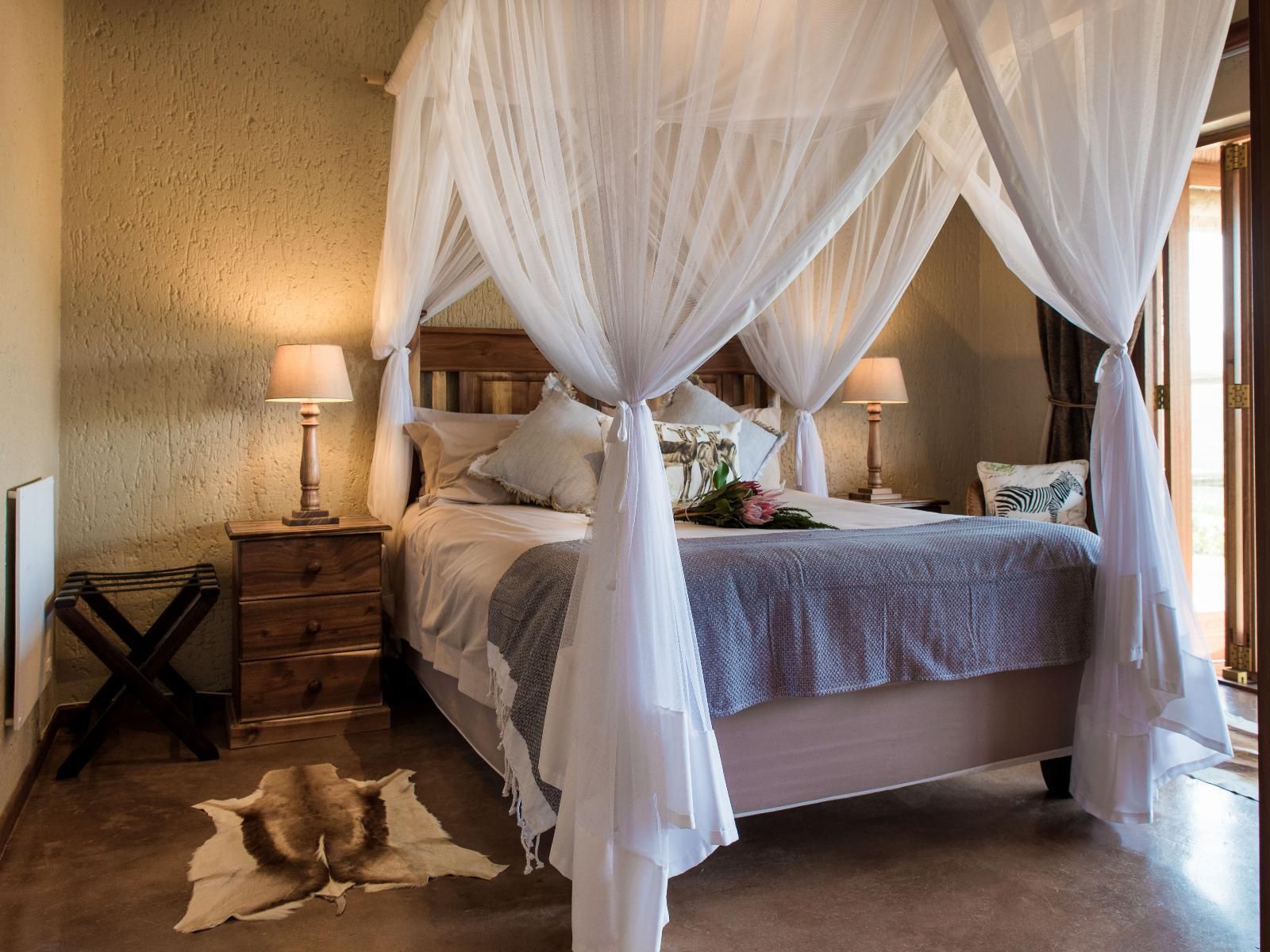 Hartenbos Private Game Lodge, Luxury Family Tent 4 persons, Bedroom