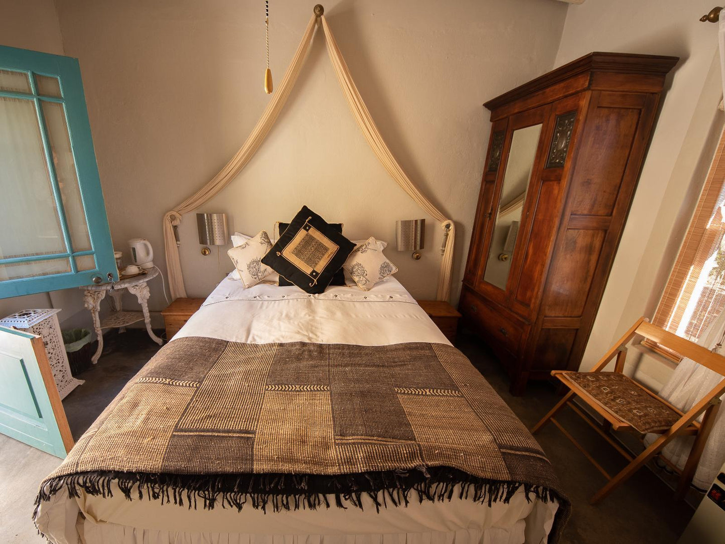 Queen Room with bath @ Hebron Guesthouse, Restaurant & Farmstall