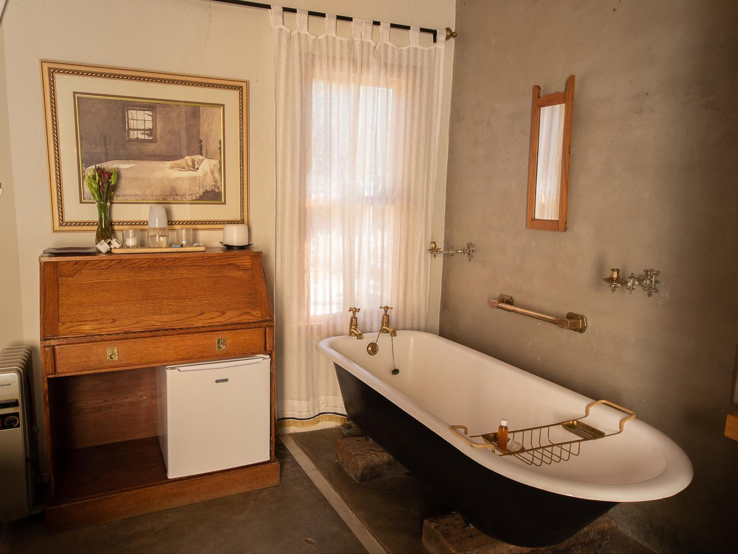 Queen Room with bath @ Hebron Guesthouse, Restaurant & Farmstall