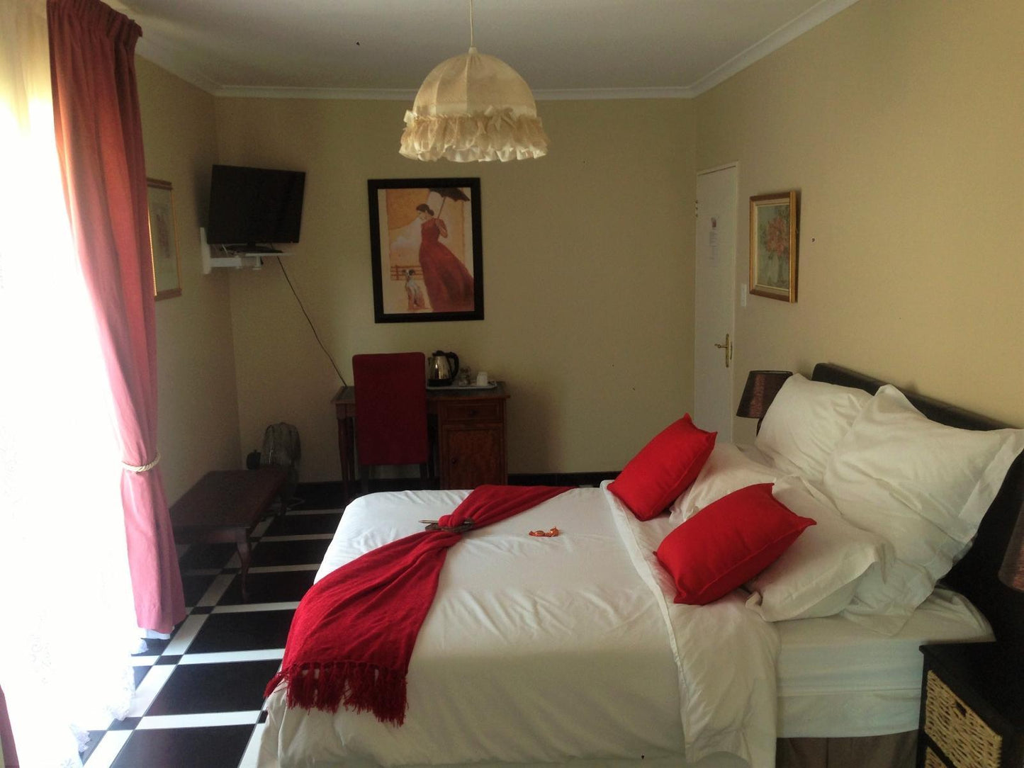 Basic room @ Helderberg Guesthouse