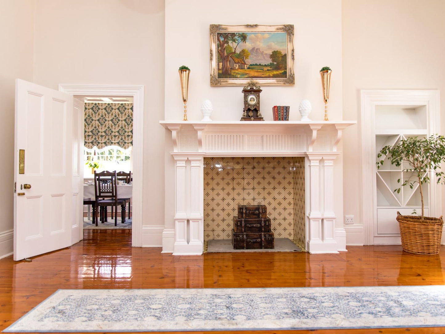 Herberg Manor, Fireplace, Living Room