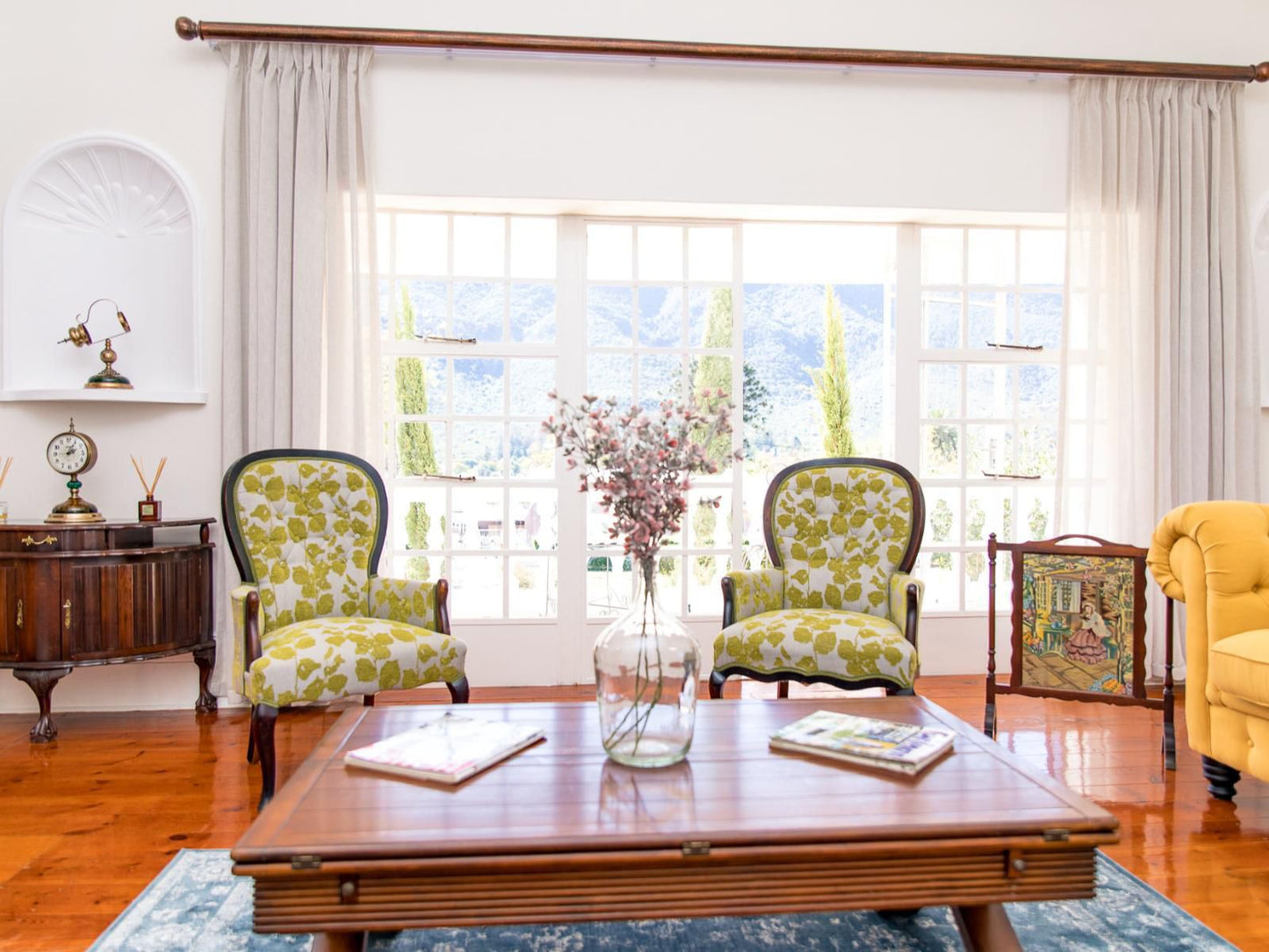 Herberg Manor, Living Room