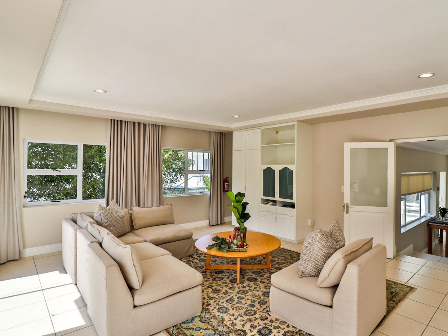 Luxury Mountain Suite @ Hermanus Beachfront Lodge