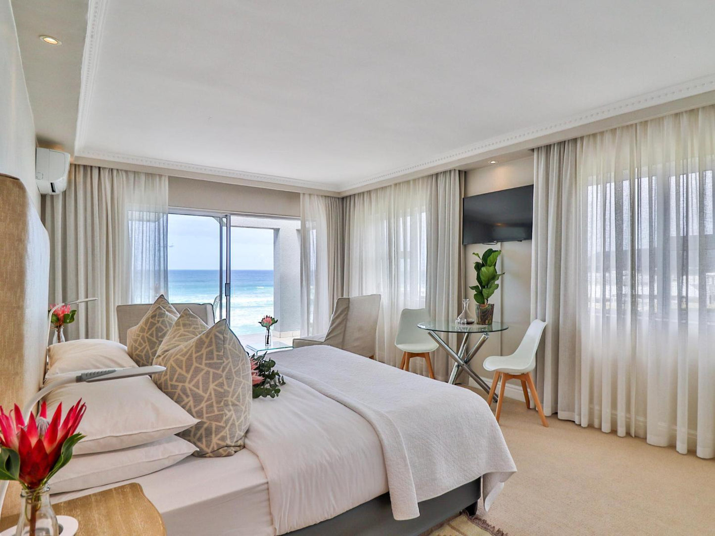 Luxury Premier Suite @ Hermanus Beachfront Lodge