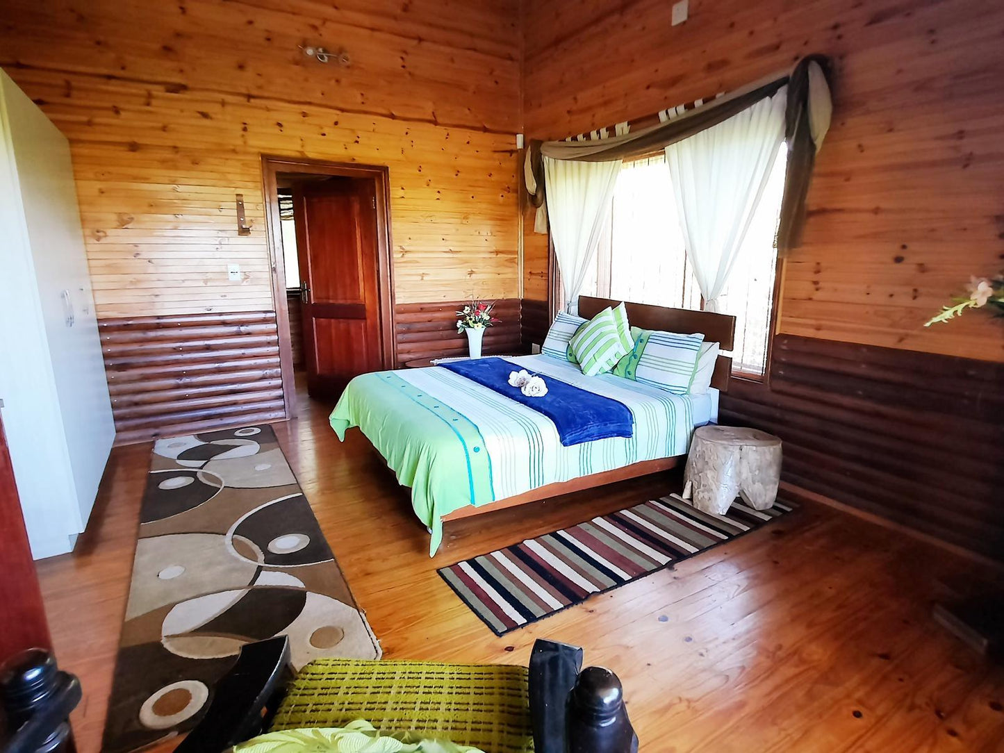 The Villa Three Bedroom House @ Hib Escape Log Cabins