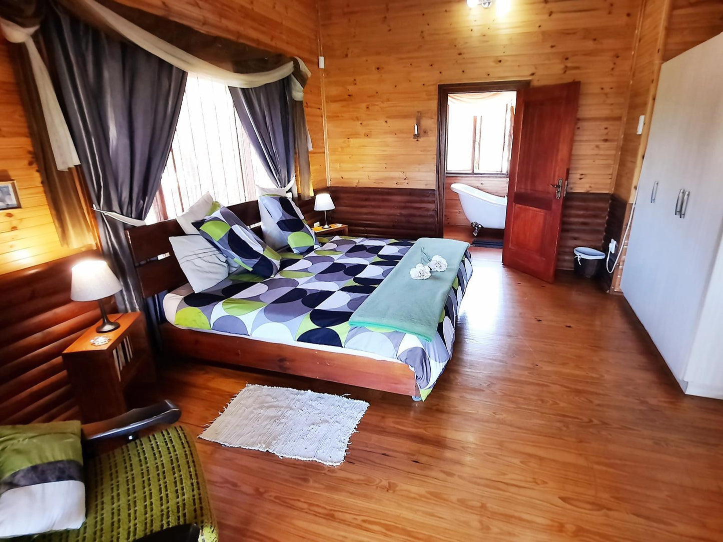 The Villa Three Bedroom House @ Hib Escape Log Cabins