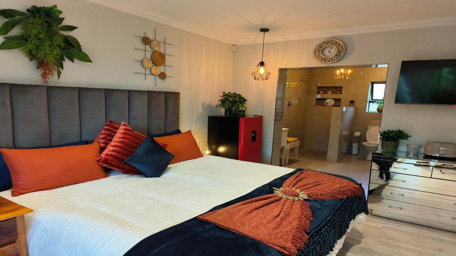 Hidden Gem Self-Catering, Honeymoon En-suite (Diamond), Bedroom