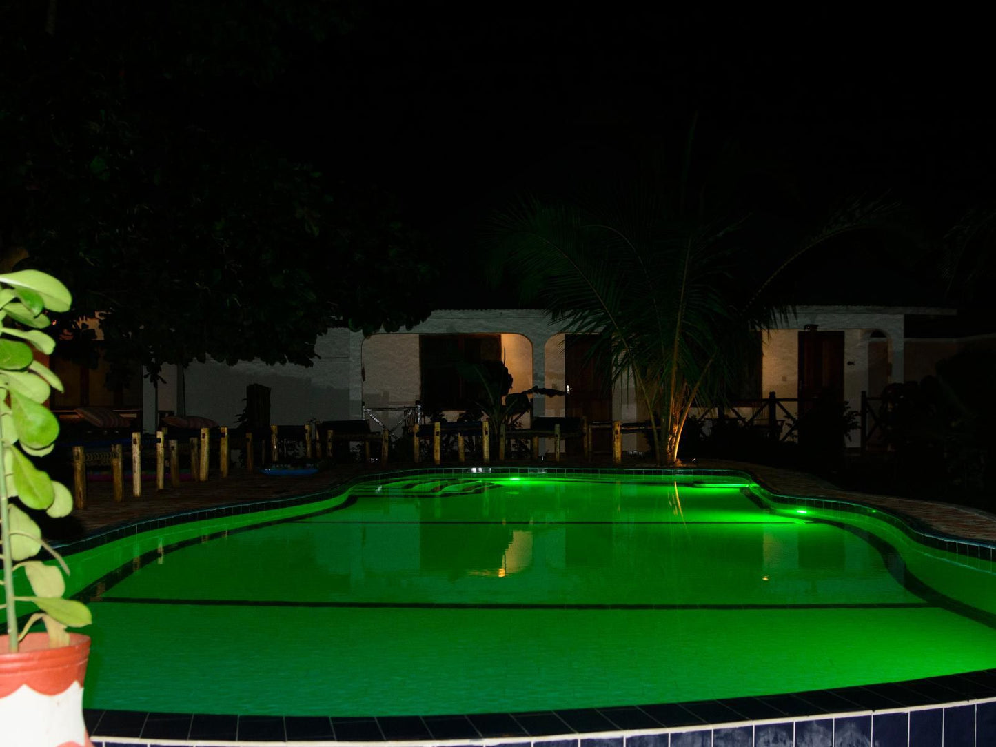 Highland Bungalows, Dark, Swimming Pool