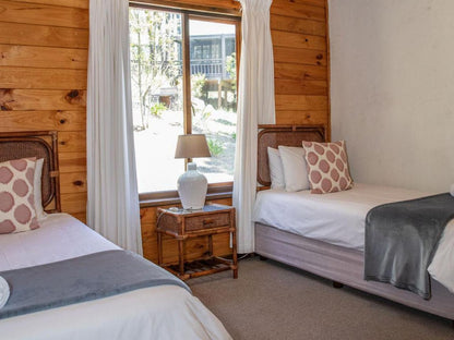 Highlands Lodge Mountain Retreat, 5-Sleeper Cabin, Bedroom