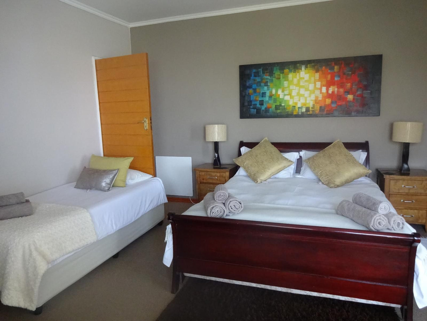 Hillview Self-Catering Apartments, Room with a View, Bedroom