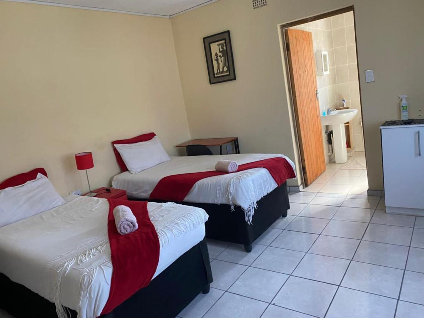 Hlophe'S Place, Double Room 4, Bedroom