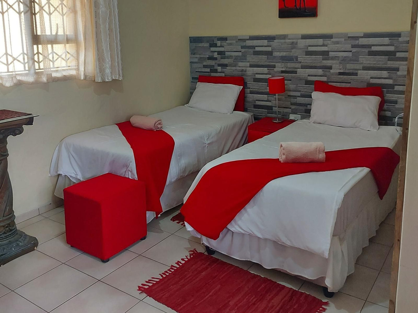 Hlophe'S Place, Double Room 8 with Air-con, Bedroom