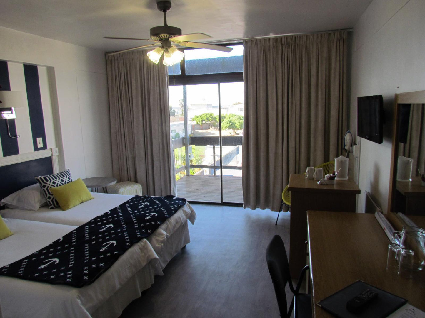 Twin Room With Balcony @ Hoedjiesbaai Hotel