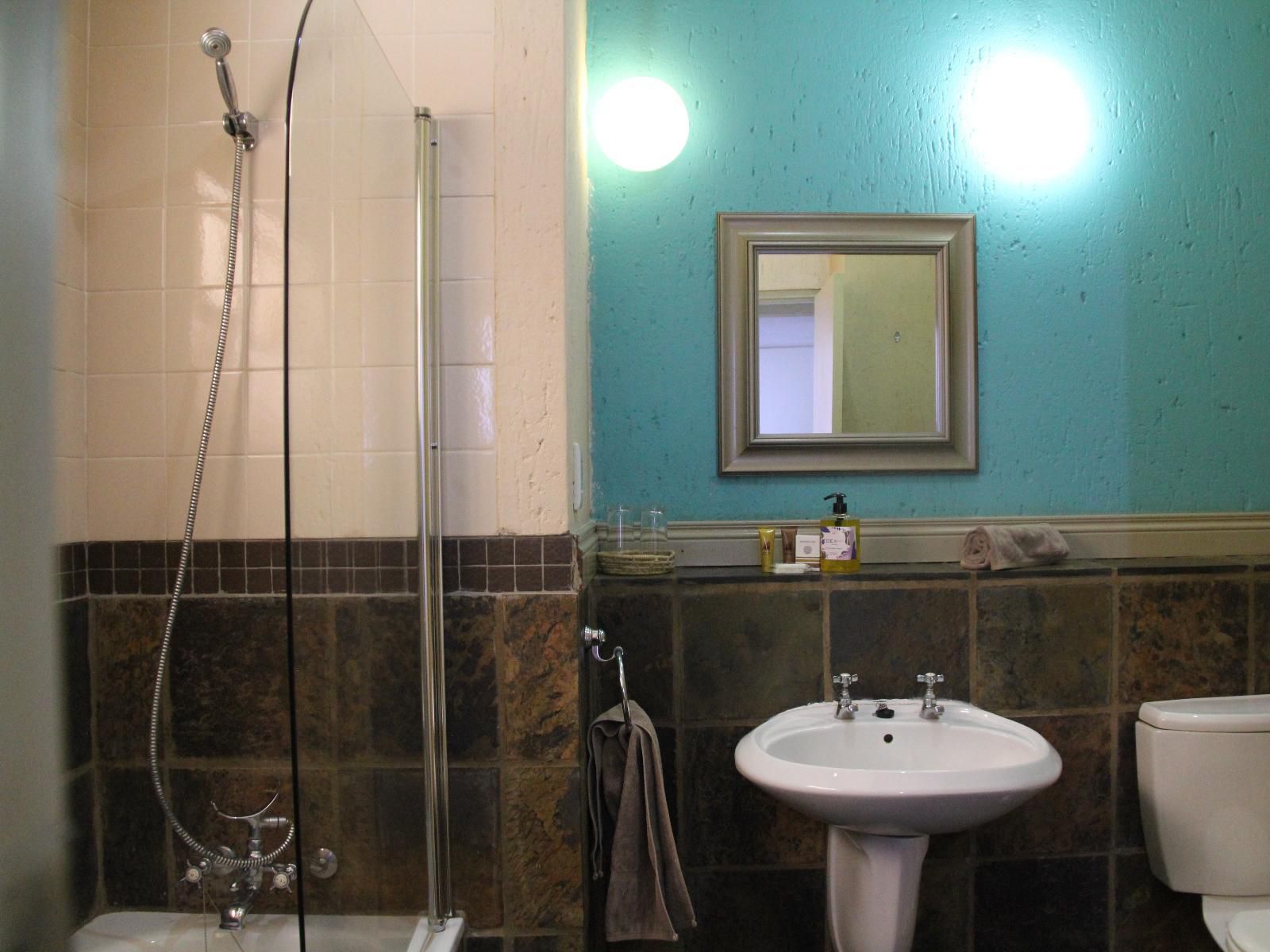 Hornbill Lodge And Legends Restaurant, Executive suite ( Honeymoon suite ), Bathroom