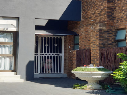 House Mulberry Luxury Accommodation Moreleta Park Pretoria Tshwane Gauteng South Africa House, Building, Architecture