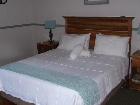 Room 2 - Queen Bed @ Housemartin Guest Lodge