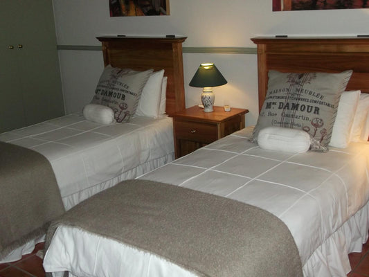 Room 6 Self Catering Twin beds @ Housemartin Guest Lodge