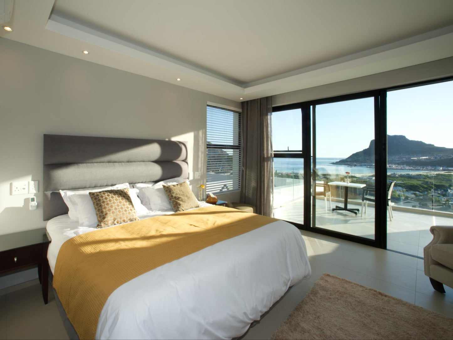 Deluxe King or Twin Room Sea View @ Hout Bay View