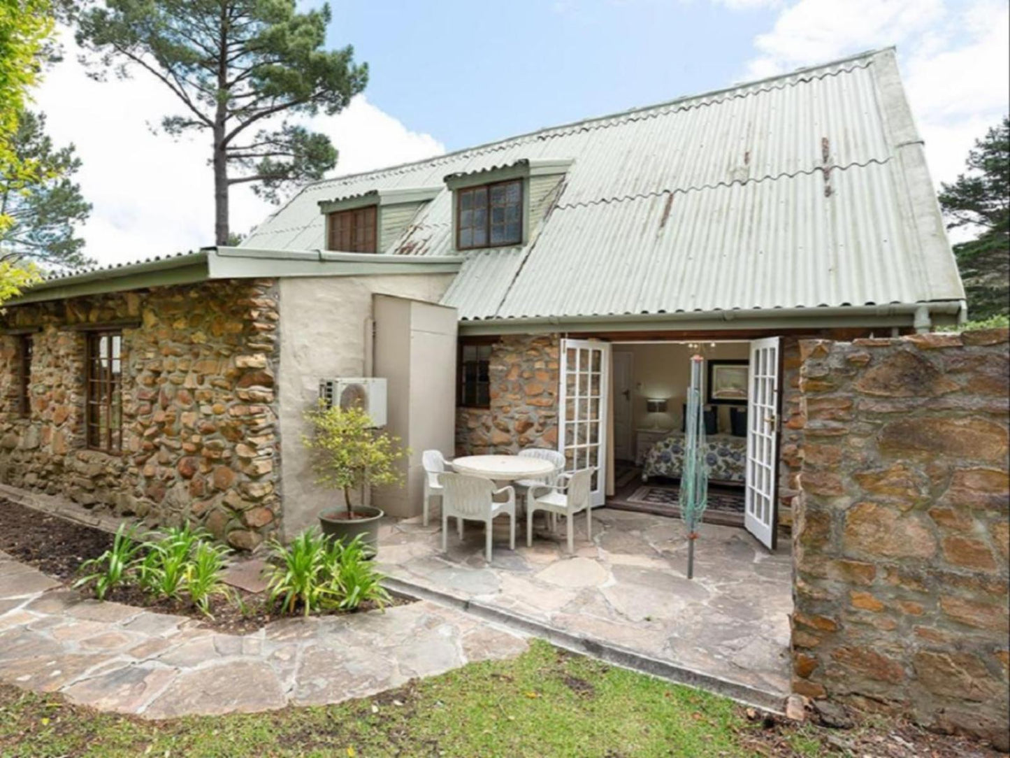 No 18 - Cool Coral Tree Cottage @ Houtkapperspoort Mountain Cottages