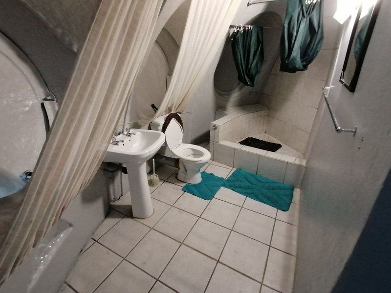 Igloo Inn Overnight And Caravan Park Polokwane Pietersburg Limpopo Province South Africa Unsaturated, Bathroom