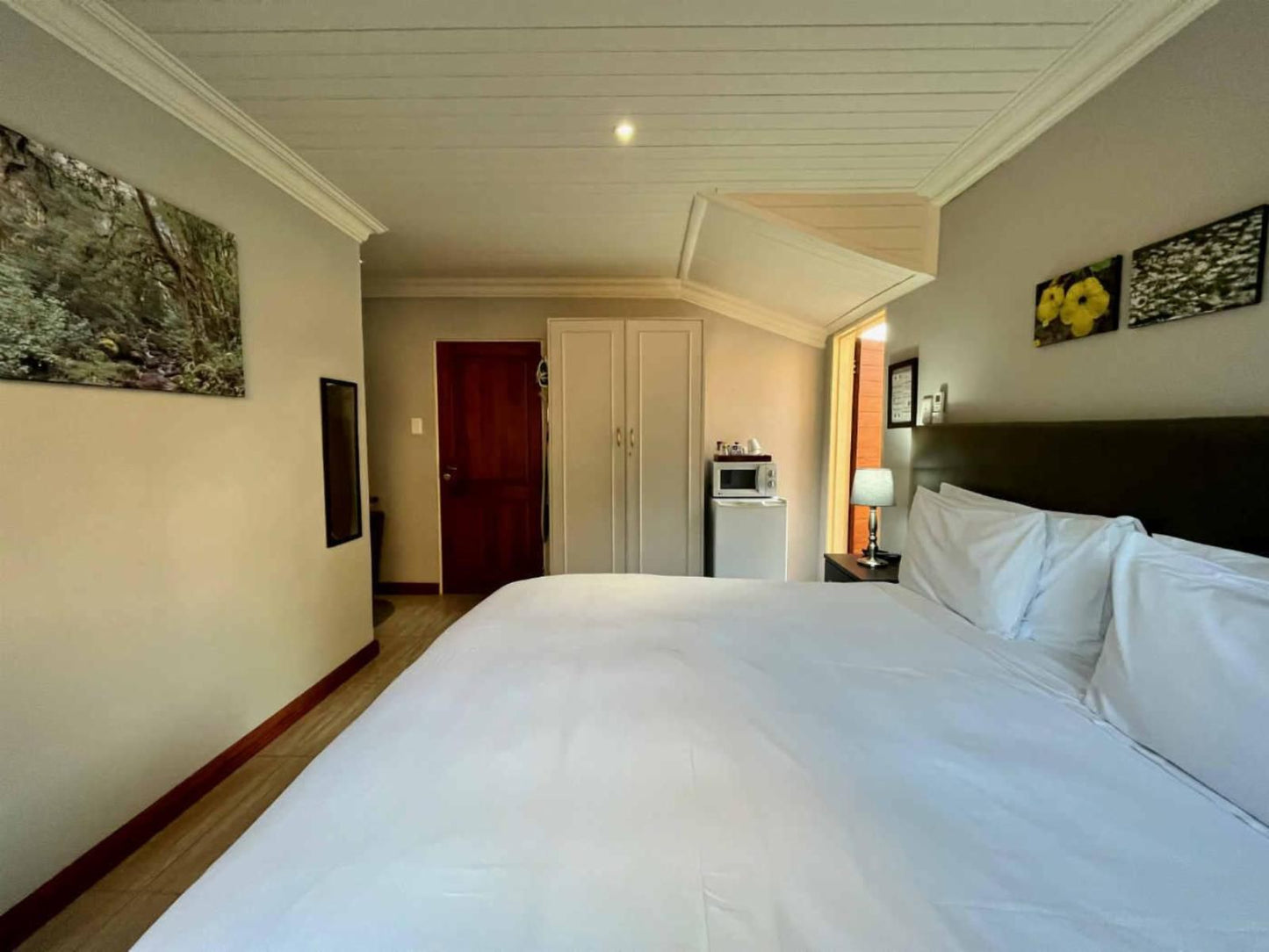 Ilanda Guest House, Triple Room - Queen & Single, Bedroom