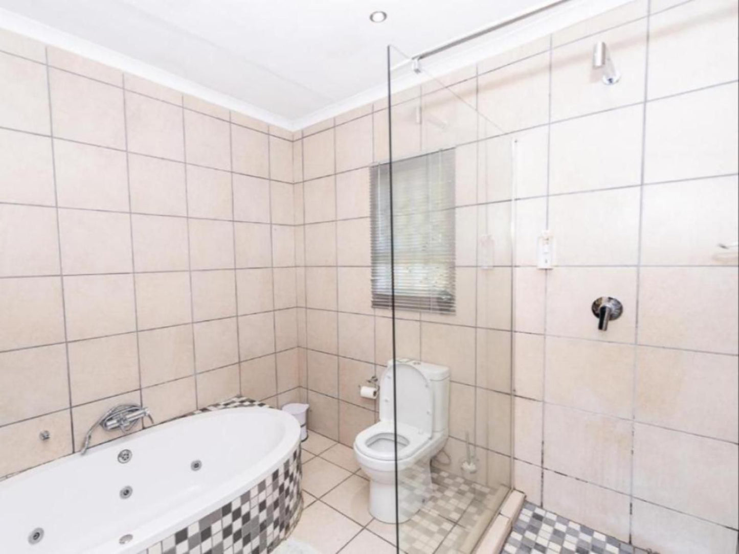 Huttenheights Guestlodge By Ilawu Hutten Heights Newcastle Kwazulu Natal South Africa Bright, Bathroom