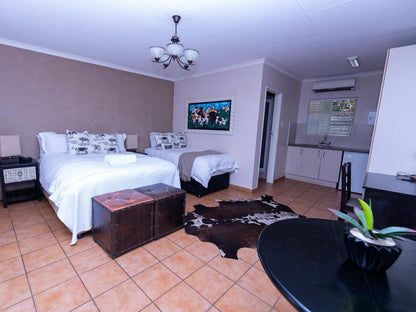 Deluxe Room @ Huttenheights Guestlodge By Ilawu