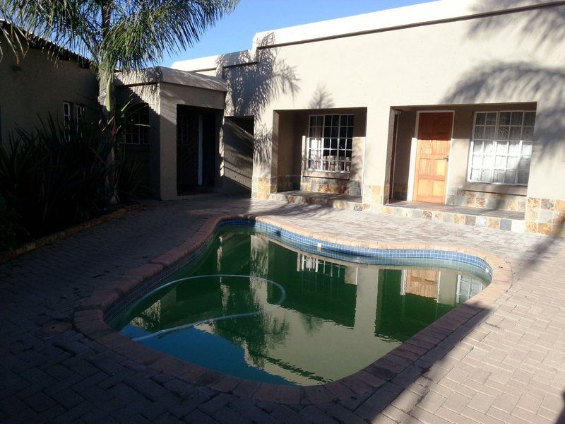 Inabe Del Judor Witbank Emalahleni Mpumalanga South Africa House, Building, Architecture, Palm Tree, Plant, Nature, Wood, Garden, Swimming Pool