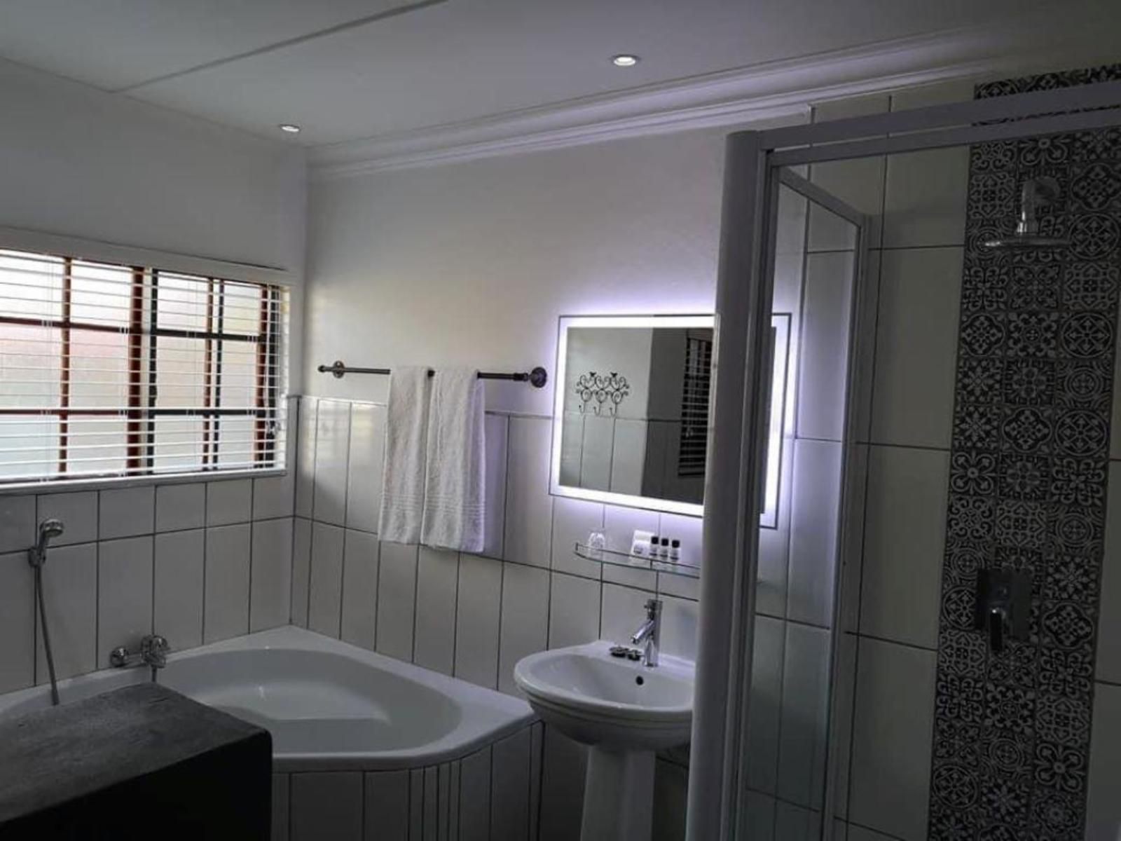 Inbloem Dan Pienaar Bloemfontein Free State South Africa Unsaturated, Bathroom