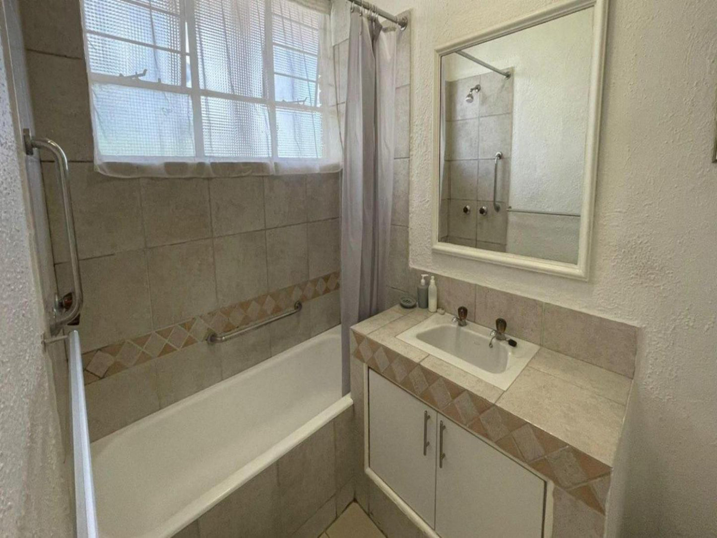 Inn And Out Sandton Park Bramley Johannesburg Gauteng South Africa Bathroom