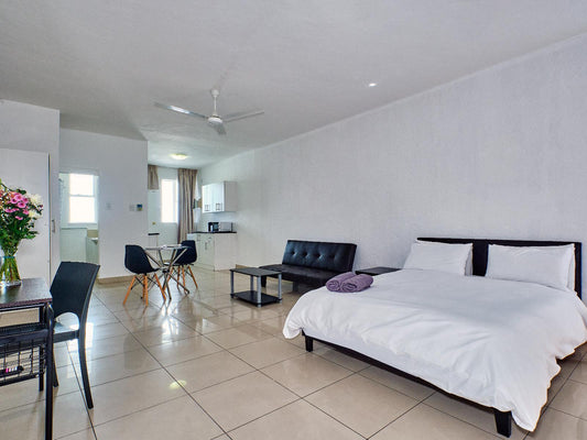 Queen Studio Apartment @ Inn & Out Sandton Park