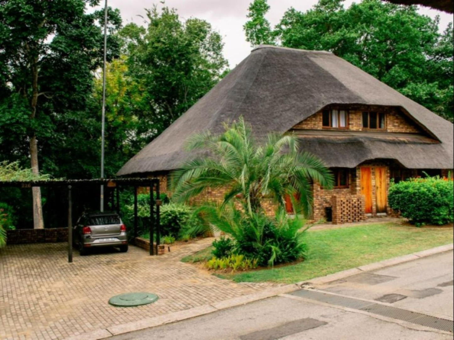 Inyamatane Kruger Park Lodge, Building, Architecture, House