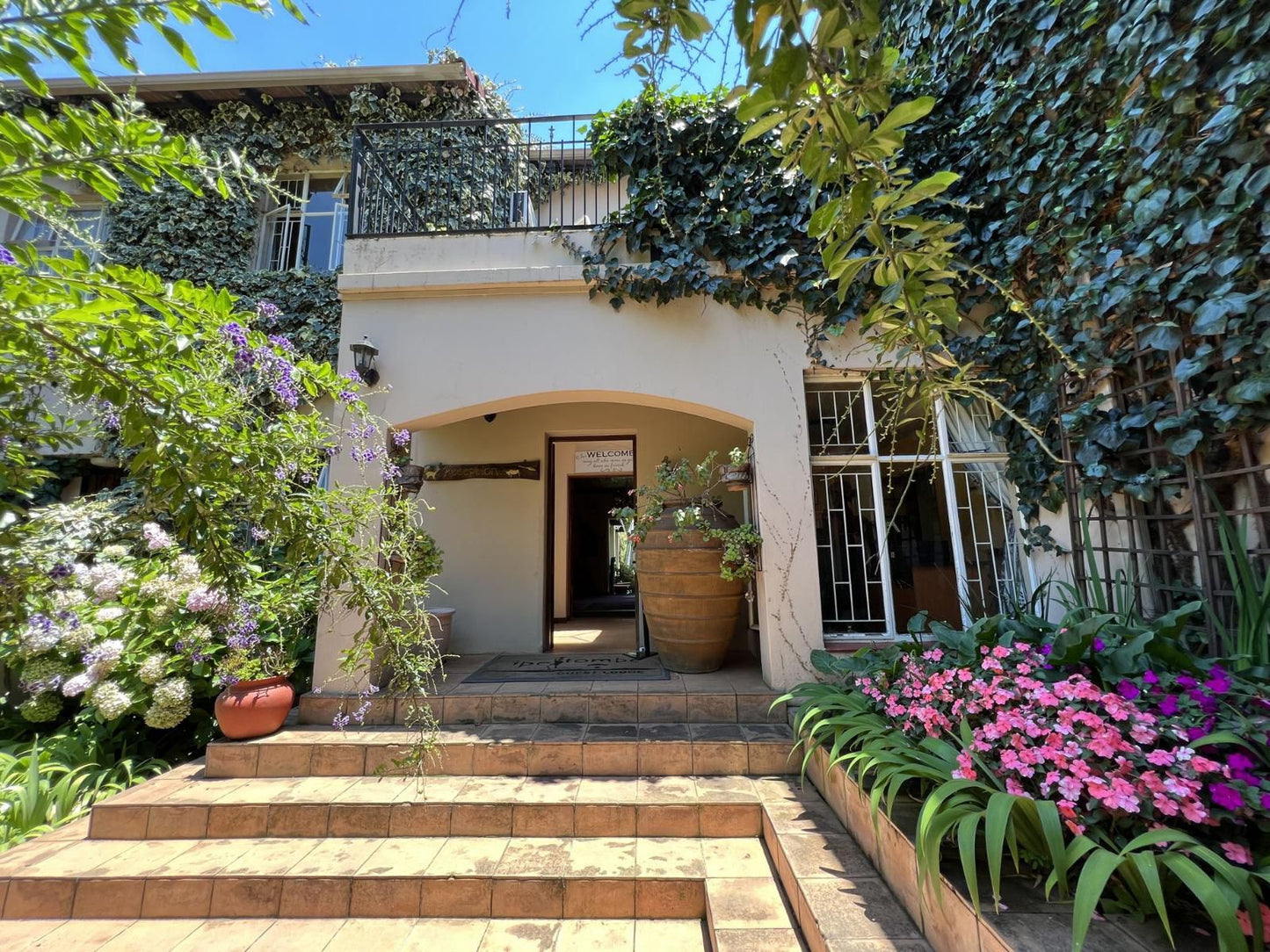 Ipe Tombe Guest Lodge Randjesfontein Johannesburg Gauteng South Africa House, Building, Architecture, Palm Tree, Plant, Nature, Wood