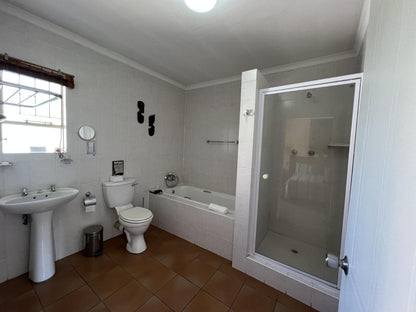 Queen En-Suite @ Ipe Tombe Guest Lodge