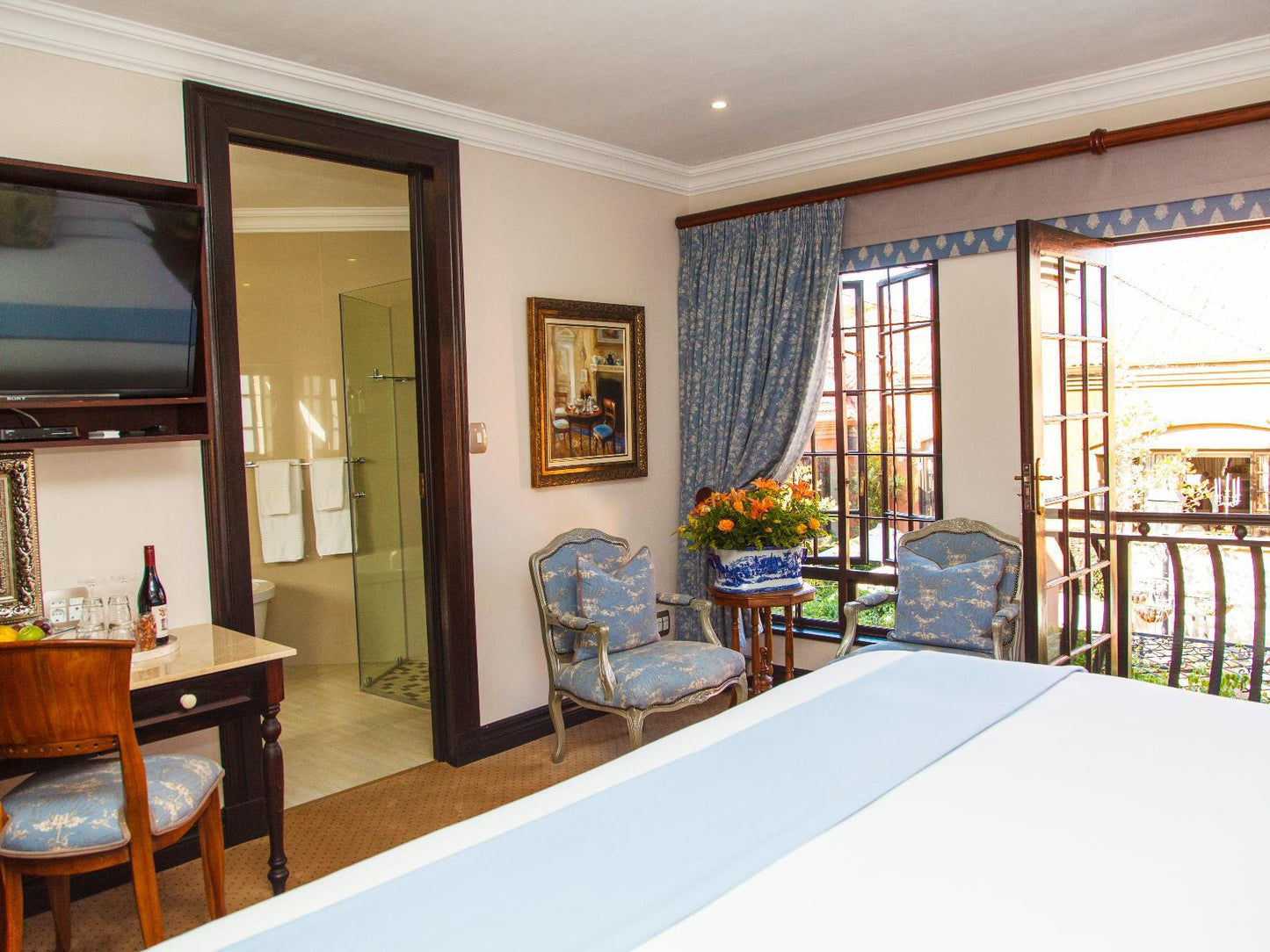 Deluxe Suite @ Ivory Manor Boutique Hotel