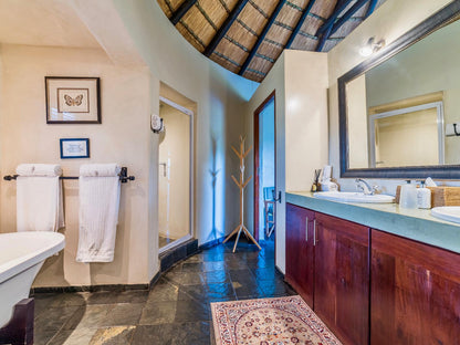 Luxury King Rondavel 1 @ Ivory Wilderness River Rock Lodge