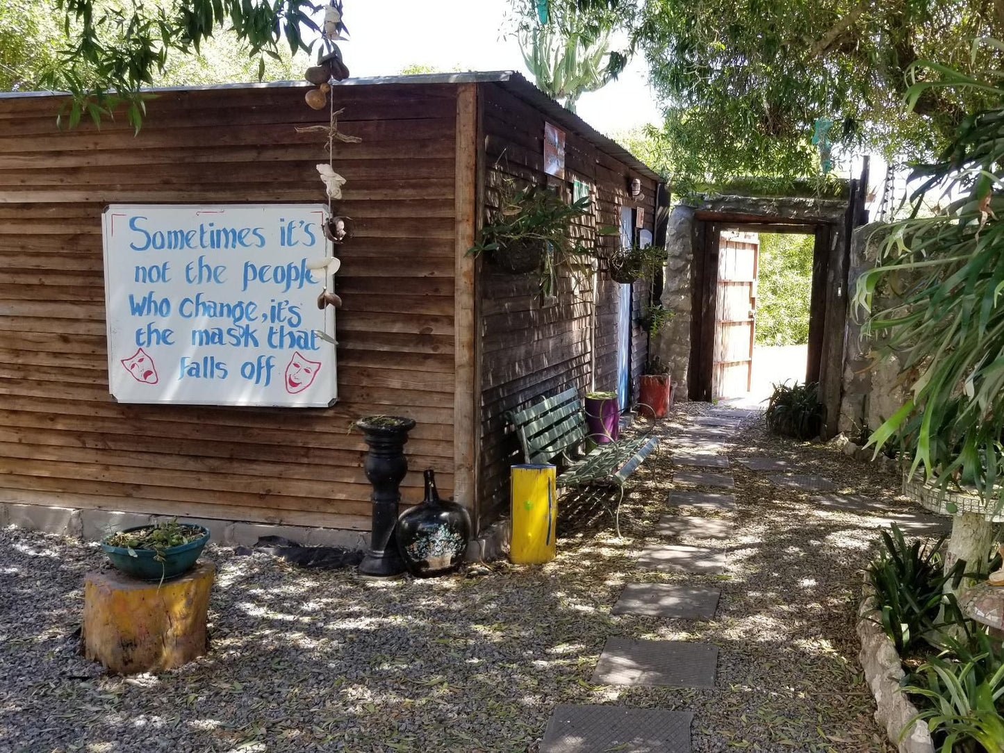 Jacobs Bay Backpackers, Text