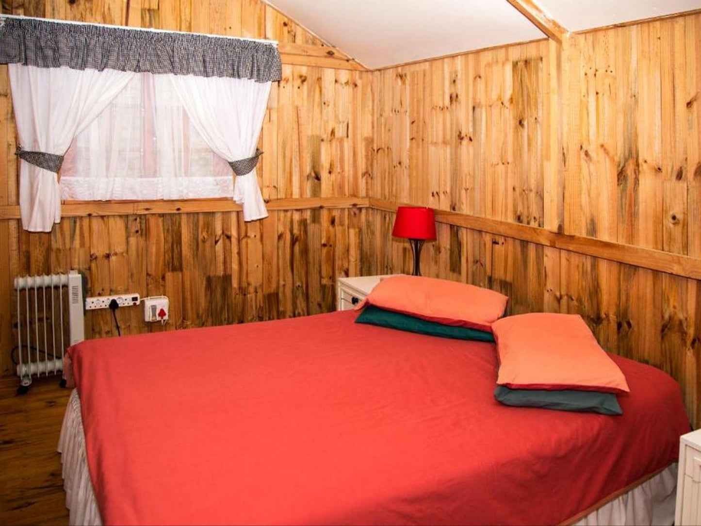 Double Room with Shared Bathroom @ Jikeleza Backpackers