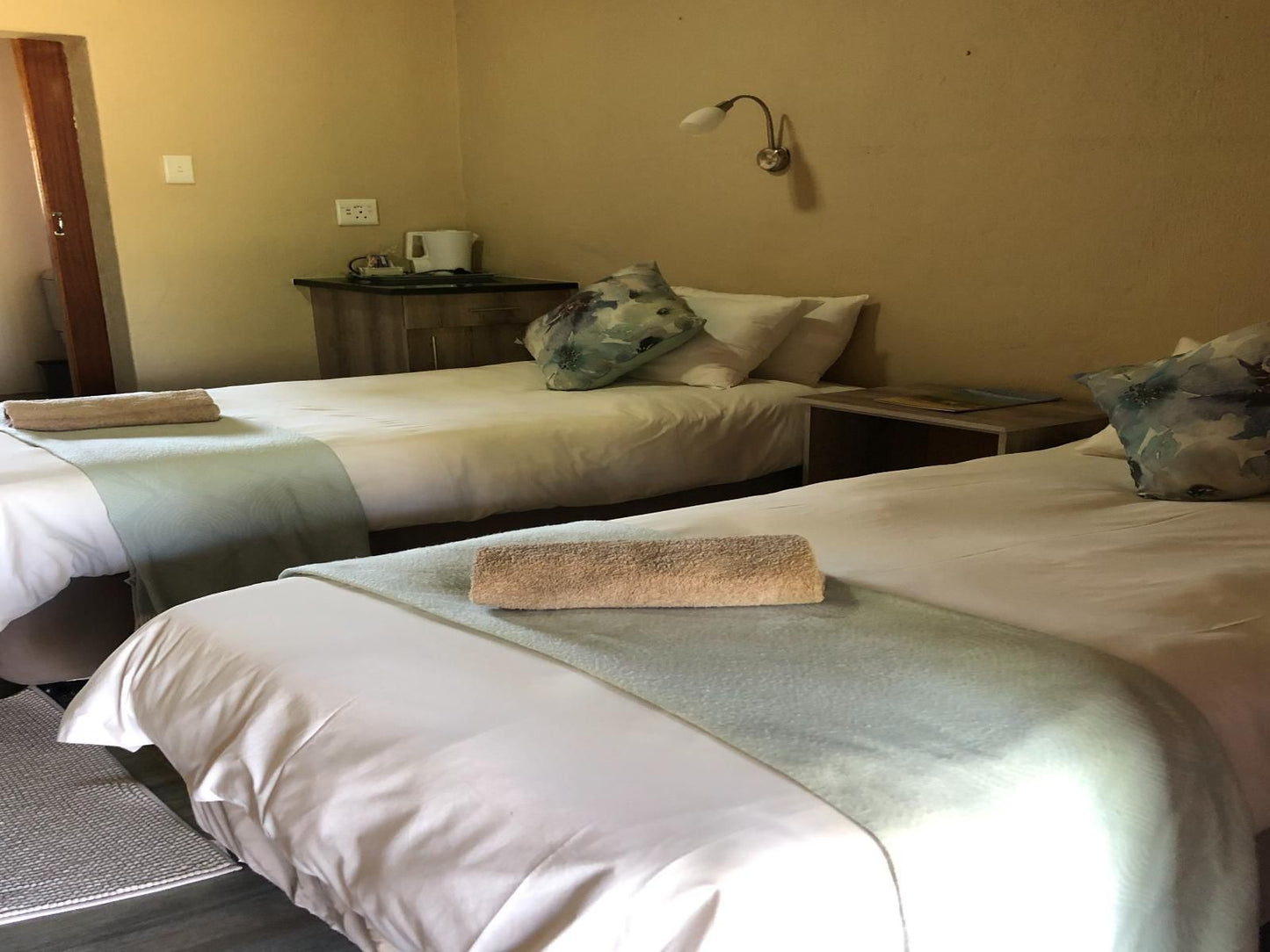 Jock Of The Bushveld Chalets, Room 6, Bedroom