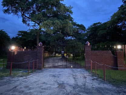 Juda Haus Lodge, Gate, Architecture