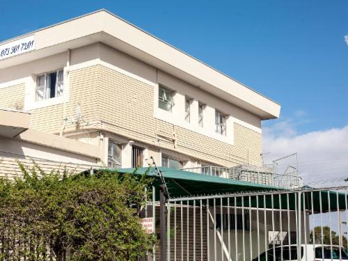 Self Catering Apartment 8 - 2 Bed @ Julina's Guest House