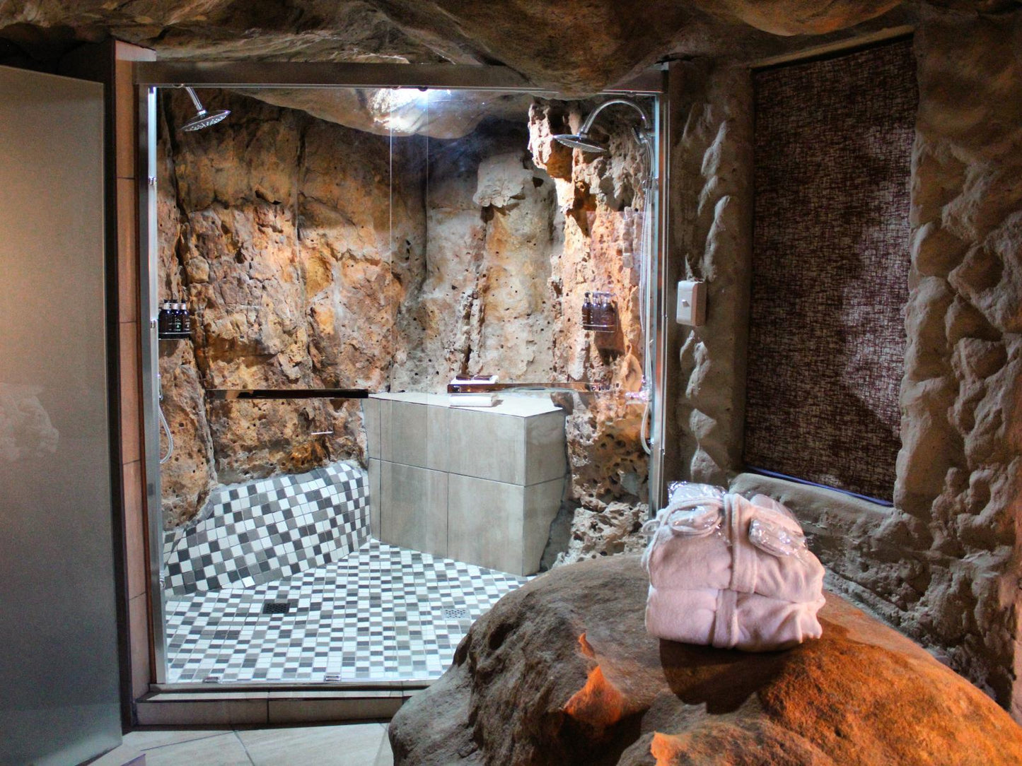 Honeymoon Cave Suite @ Kagga Kamma Nature Reserve