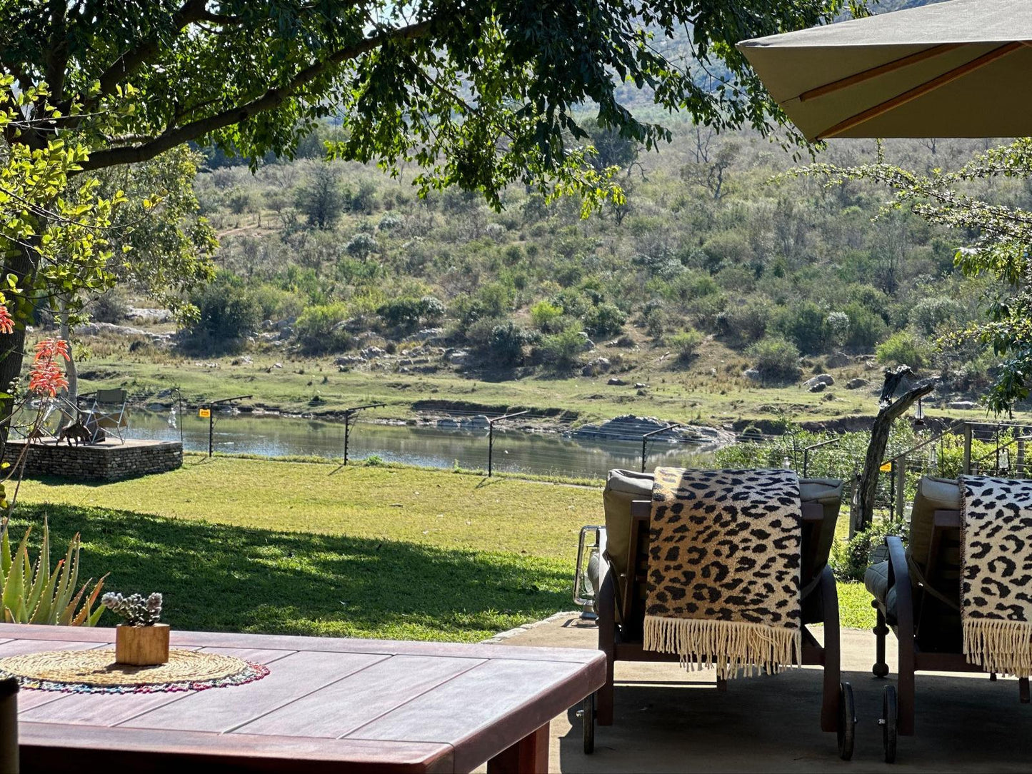 Mafunyane Luxury Honeymoon River Suite @ Kambaku River Lodge