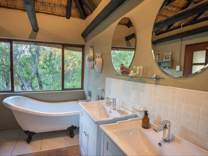 Room 1 - King - Excludes Levies @ Kambaku Safari Lodge Timbavati