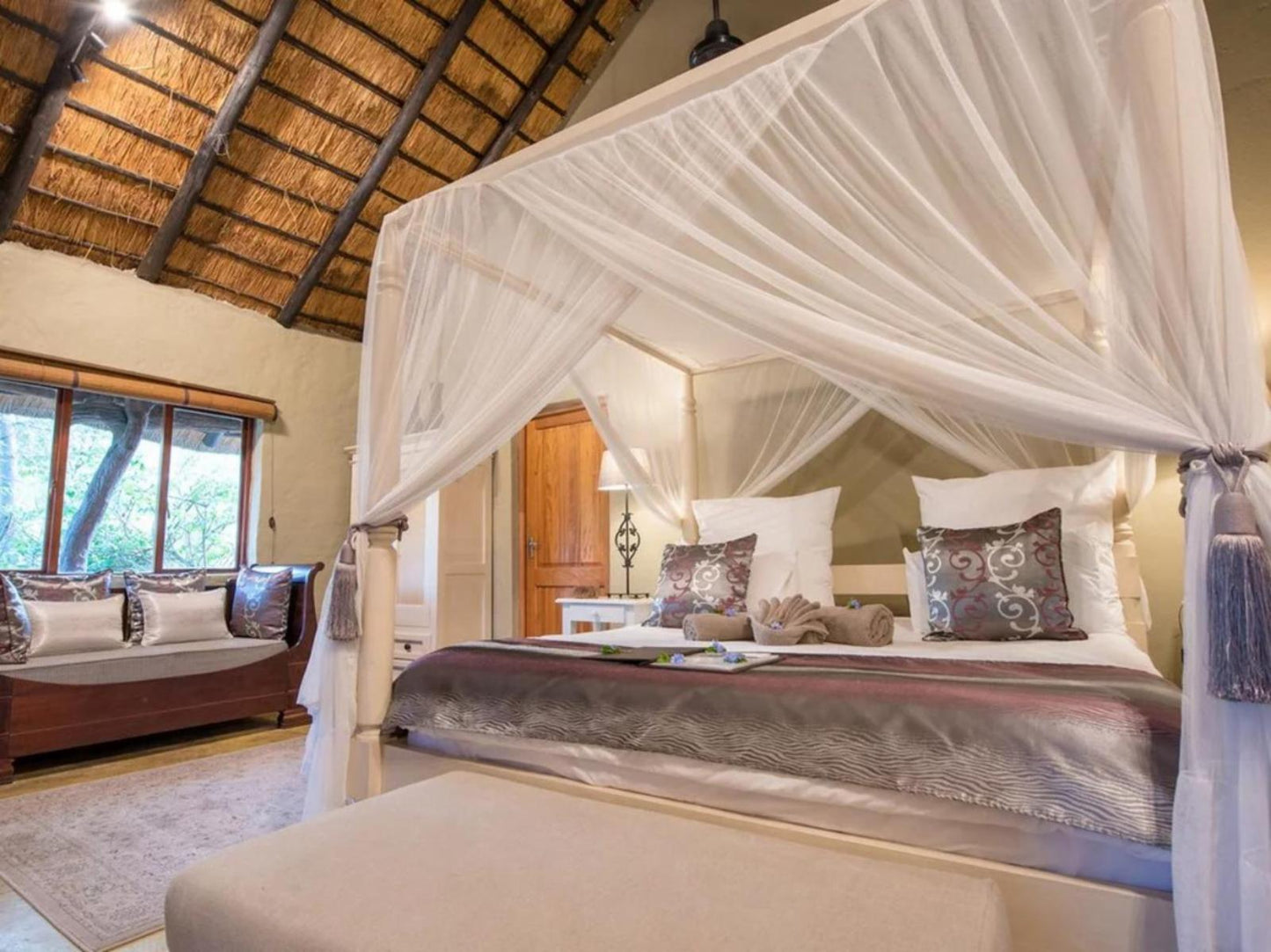 Room 6 - King - Excludes Levies @ Kambaku Safari Lodge Timbavati