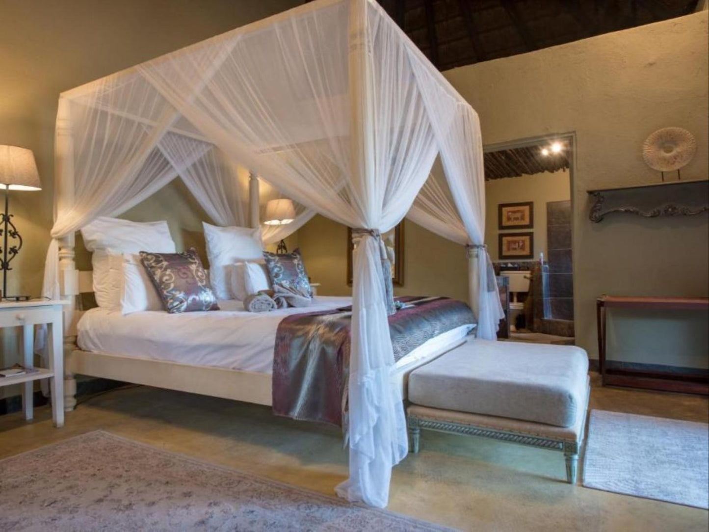 Room 6 - King - Excludes Levies @ Kambaku Safari Lodge Timbavati