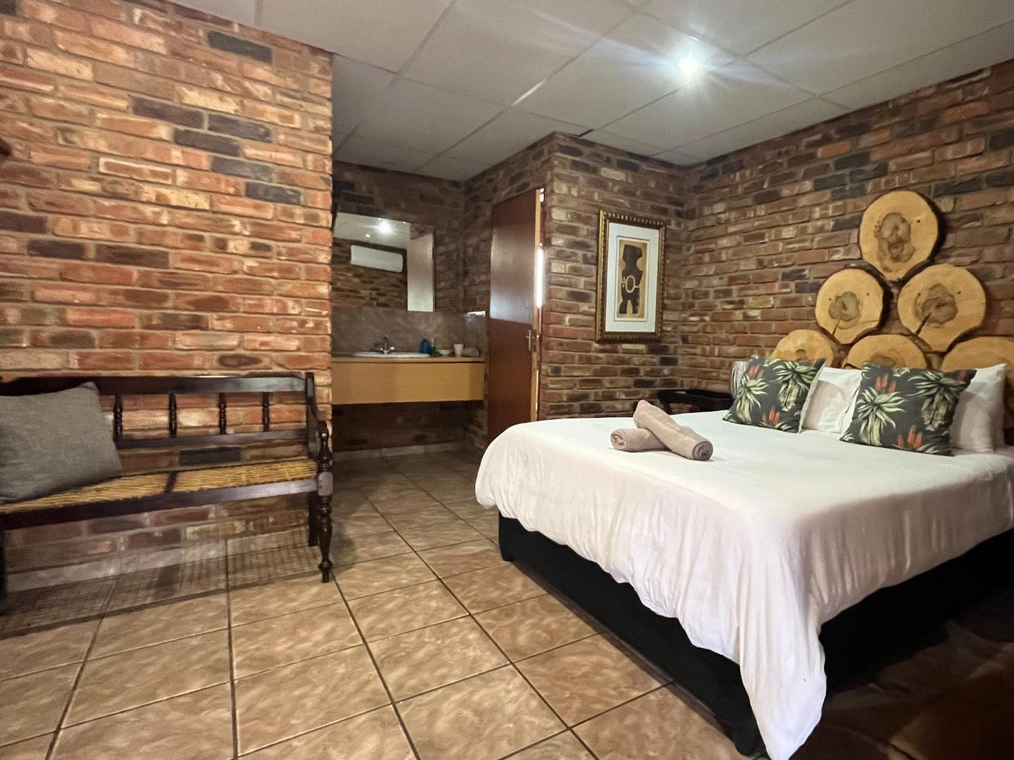 Double Room with Shower @ Kameelboom Lodge